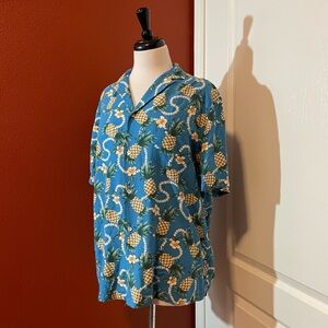 Reyn Spooner Men’s Blue Moon Pining for You Hawaiian‎ Pineapple Rayon Camp Shirt